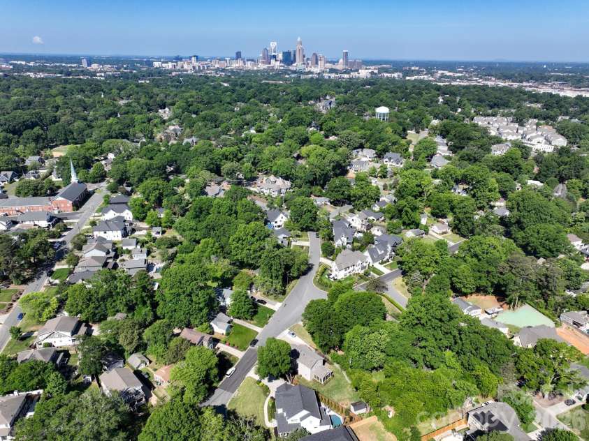 1617 Brook Road, Charlotte, NC 28205.  MLS# CAR4381506, YatesRealty ID 30391. 