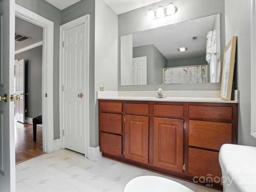 6649 Forney Hill Road, Denver, NC 28037.  MLS# CAR4287843, YatesRealty ID 30391. 3RD BATHROOM