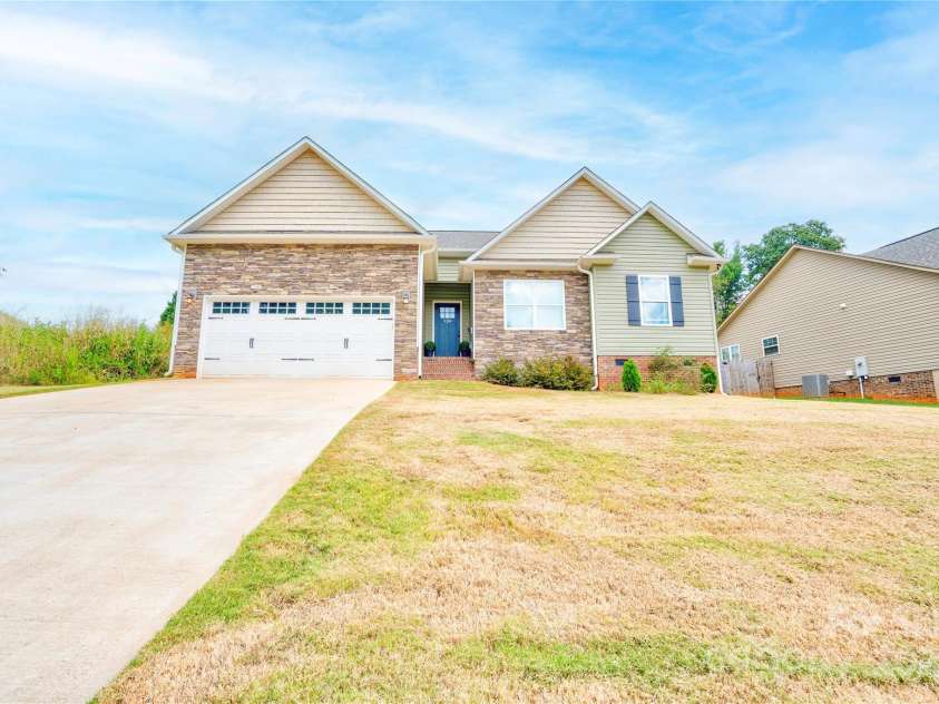 129 Topaz Lane, Gaffney, SC 29341.  MLS# CAR4289275, YatesRealty ID 30392. 