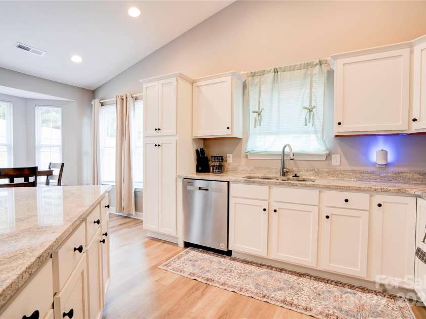 129 Topaz Lane, Gaffney, SC 29341.  MLS# CAR4289275, YatesRealty ID 30392. 