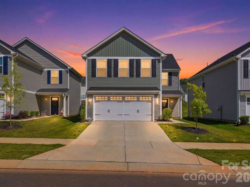 1621 Gutter Branch Drive, Charlotte, NC 28216.  MLS# CAR4387473, YatesRealty ID 30392. 