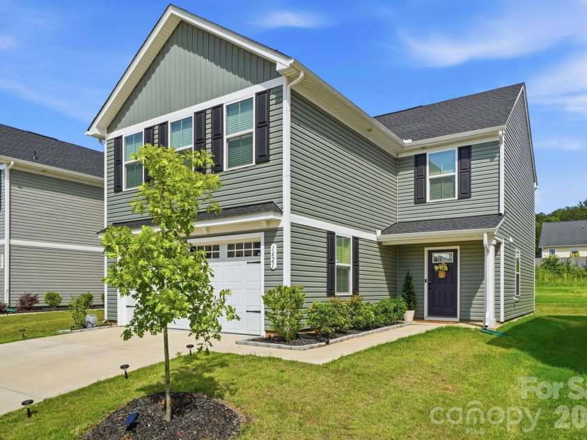 1621 Gutter Branch Drive, Charlotte, NC 28216.  MLS# CAR4387473, YatesRealty ID 30392. 