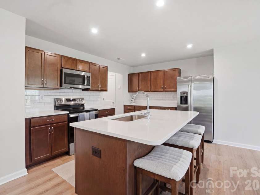 1621 Gutter Branch Drive, Charlotte, NC 28216.  MLS# CAR4387473, YatesRealty ID 30392. 