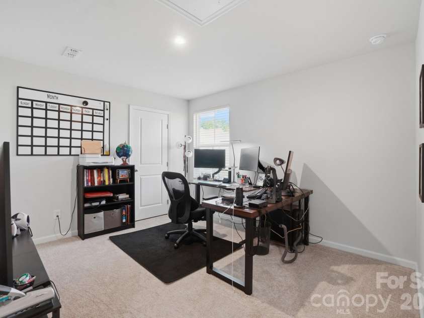1621 Gutter Branch Drive, Charlotte, NC 28216.  MLS# CAR4387473, YatesRealty ID 30392. 