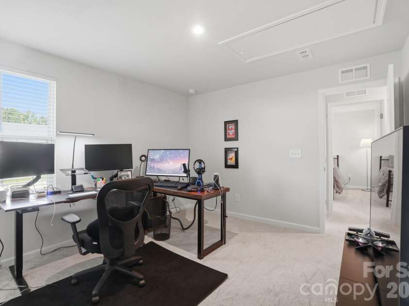 1621 Gutter Branch Drive, Charlotte, NC 28216.  MLS# CAR4387473, YatesRealty ID 30392. 