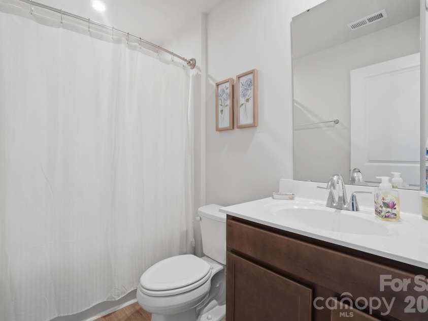 1621 Gutter Branch Drive, Charlotte, NC 28216.  MLS# CAR4387473, YatesRealty ID 30392. 