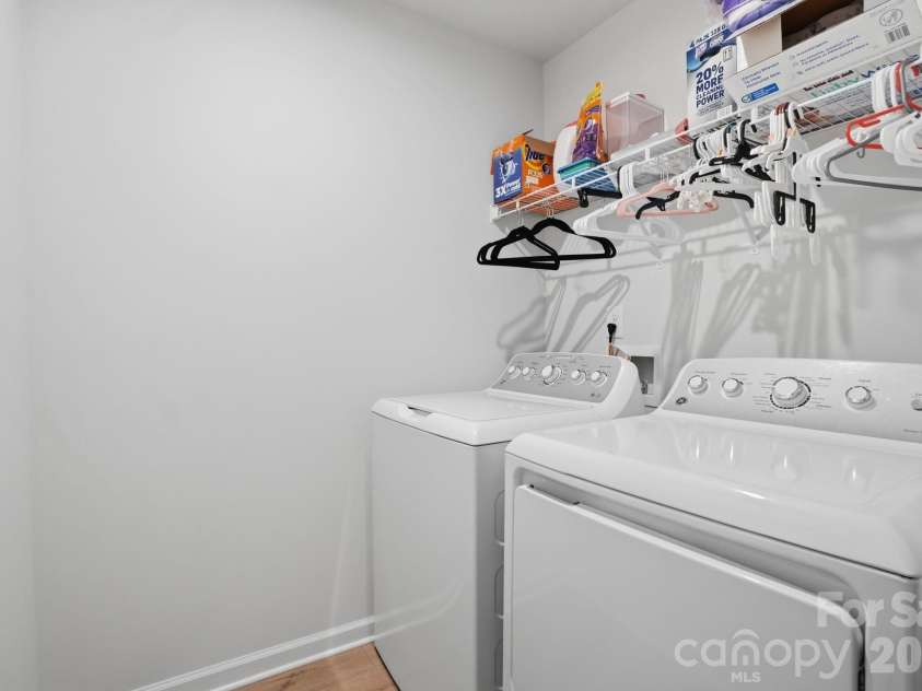 1621 Gutter Branch Drive, Charlotte, NC 28216.  MLS# CAR4387473, YatesRealty ID 30392. 
