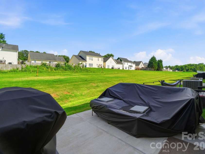 1621 Gutter Branch Drive, Charlotte, NC 28216.  MLS# CAR4387473, YatesRealty ID 30392. 