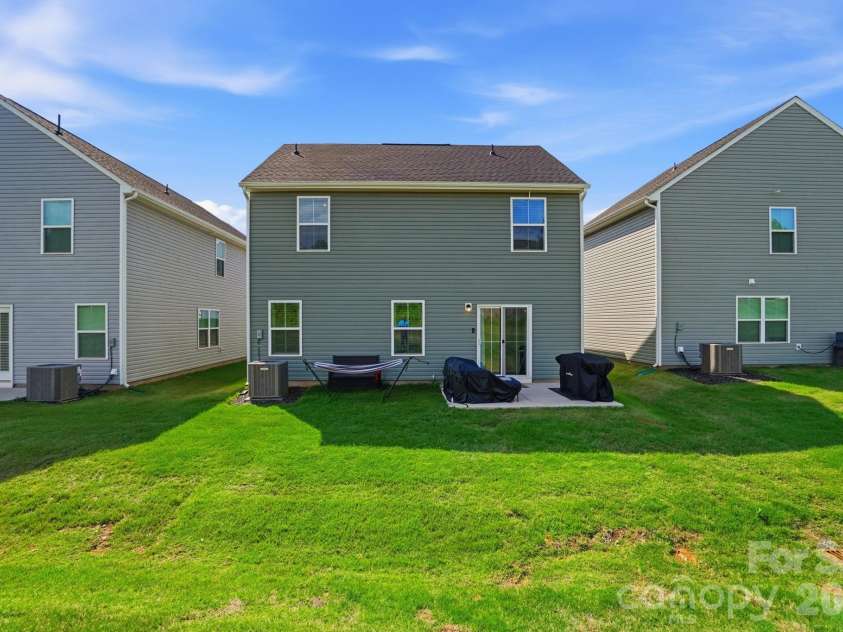 1621 Gutter Branch Drive, Charlotte, NC 28216.  MLS# CAR4387473, YatesRealty ID 30392. 