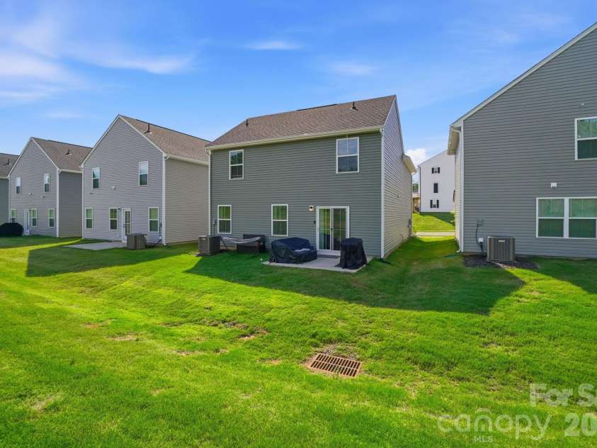 1621 Gutter Branch Drive, Charlotte, NC 28216.  MLS# CAR4387473, YatesRealty ID 30392. 