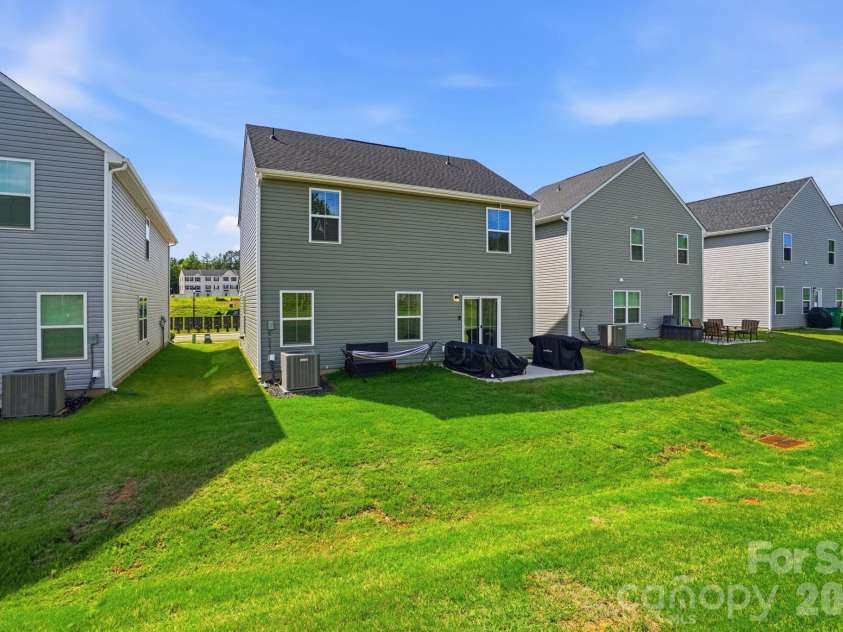 1621 Gutter Branch Drive, Charlotte, NC 28216.  MLS# CAR4387473, YatesRealty ID 30392. 