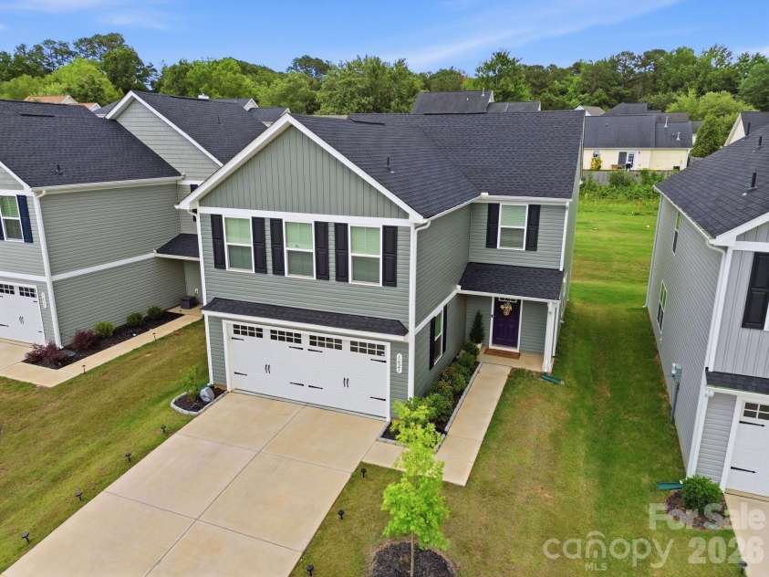 1621 Gutter Branch Drive, Charlotte, NC 28216.  MLS# CAR4387473, YatesRealty ID 30392. 
