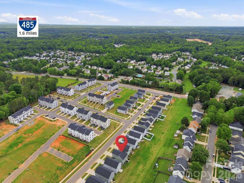 1621 Gutter Branch Drive, Charlotte, NC 28216.  MLS# CAR4387473, YatesRealty ID 30392. 