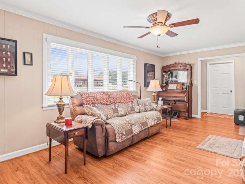 128 Killian Farm Road, Stanley, NC 28164.  MLS# CAR4288617, YatesRealty ID 30393. Cozy family room