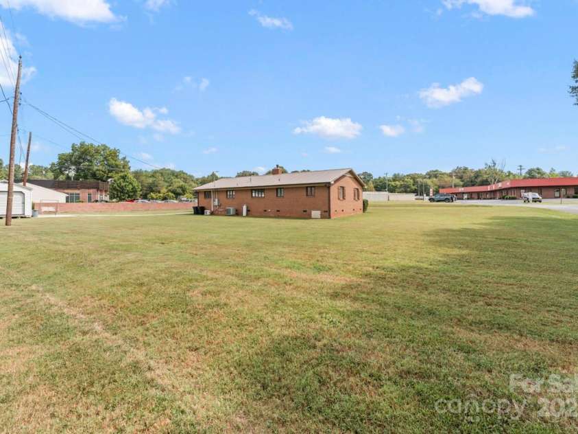 128 Killian Farm Road, Stanley, NC 28164.  MLS# CAR4288617, YatesRealty ID 30393. Large back yard