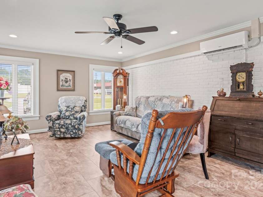 128 Killian Farm Road, Stanley, NC 28164.  MLS# CAR4288617, YatesRealty ID 30393. Large family room provides additional flex space