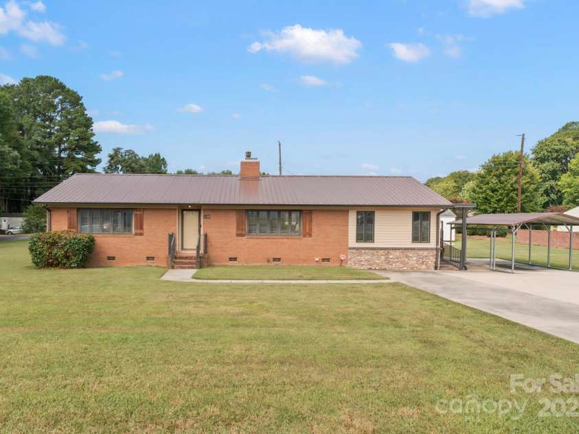 128 Killian Farm Road, Stanley, NC 28164.  MLS# CAR4288617, YatesRealty ID 30393. Move in ready and brimming with investment potential