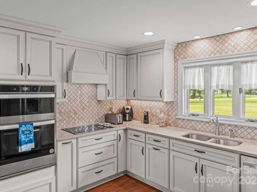 128 Killian Farm Road, Stanley, NC 28164.  MLS# CAR4288617, YatesRealty ID 30393. New custom kitchen cabinets with gorgeous tile back splash