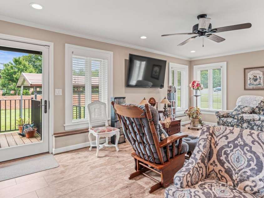 128 Killian Farm Road, Stanley, NC 28164.  MLS# CAR4288617, YatesRealty ID 30393. Walls of windows and side entry/exit door