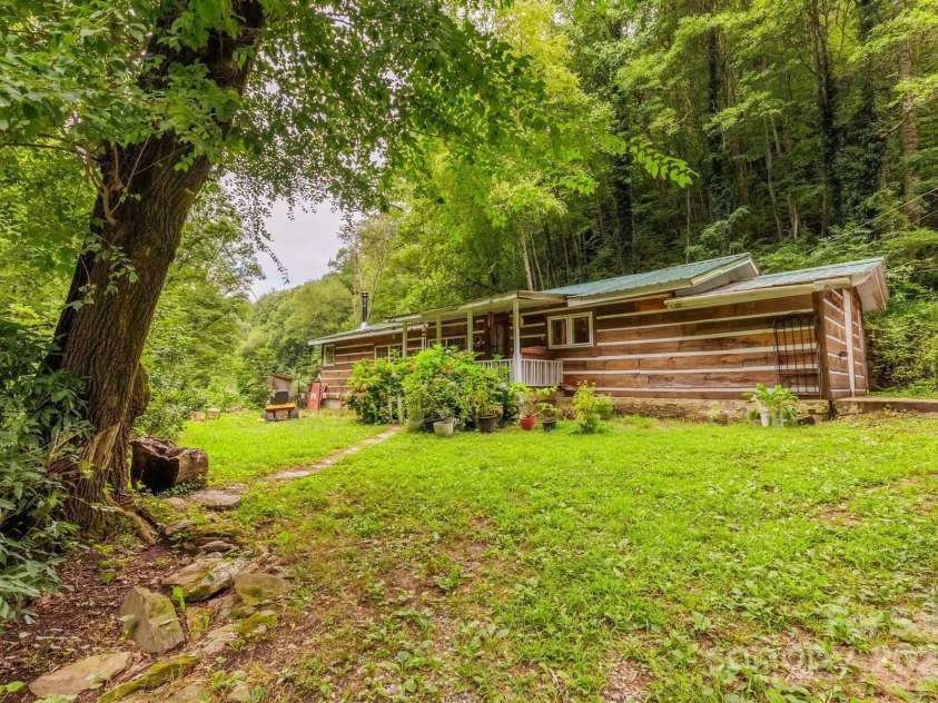 285 Silvermine Branch Road, Bryson City, NC 28713.  MLS# CAR4289392, YatesRealty ID 30394. 