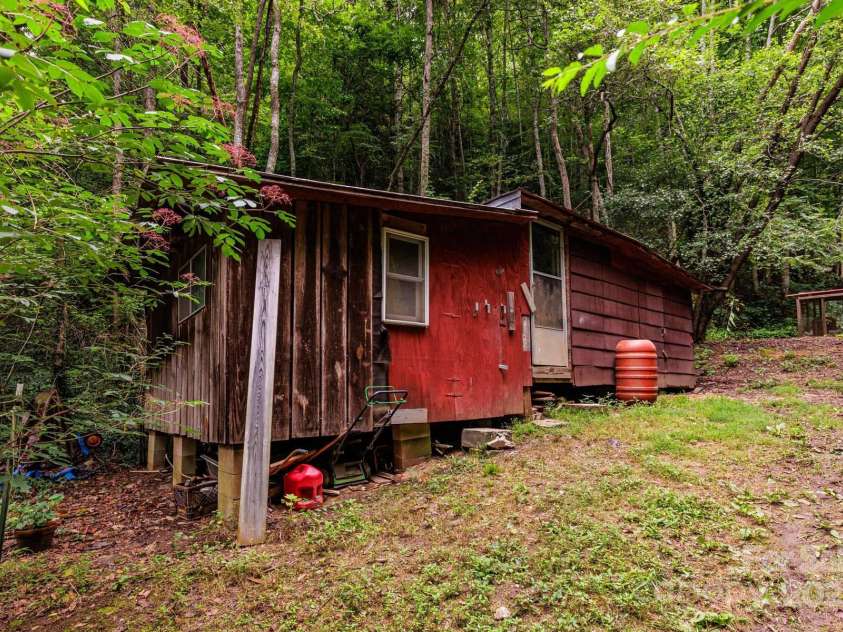 285 Silvermine Branch Road, Bryson City, NC 28713.  MLS# CAR4289392, YatesRealty ID 30394. 