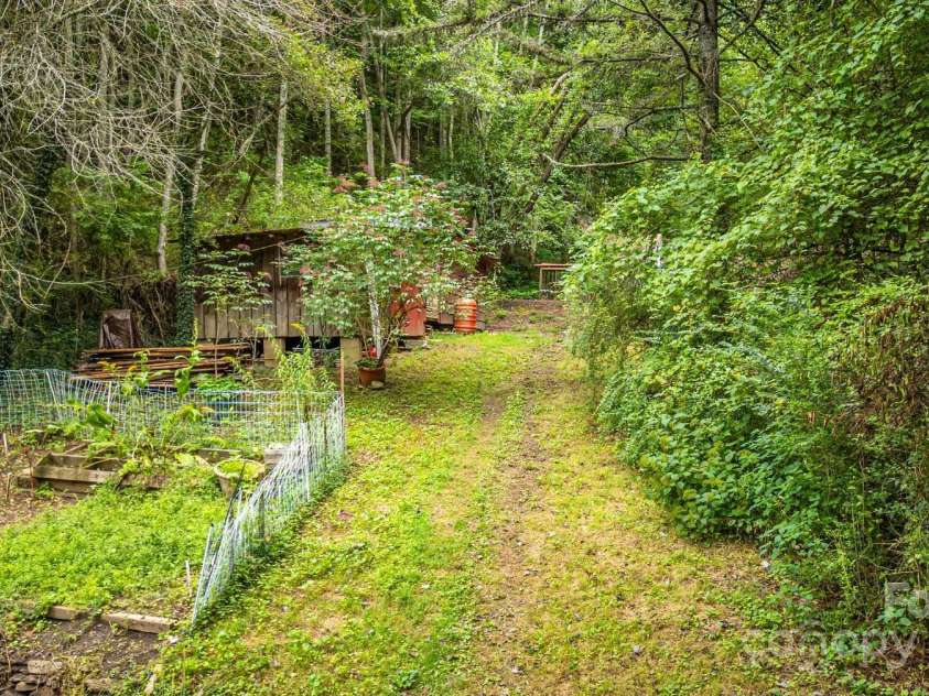 285 Silvermine Branch Road, Bryson City, NC 28713.  MLS# CAR4289392, YatesRealty ID 30394. 