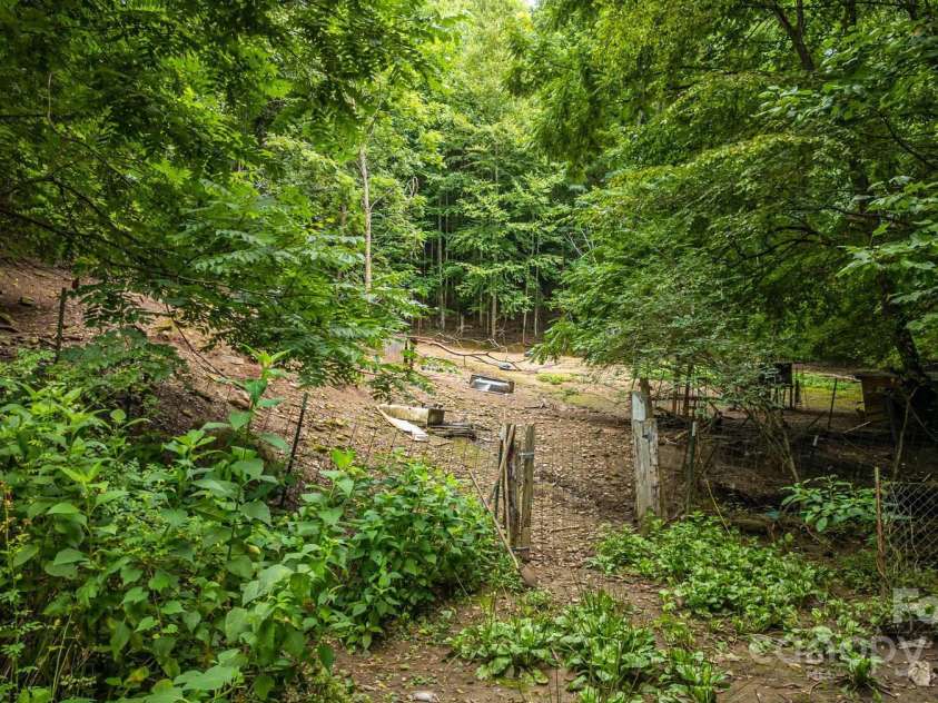 285 Silvermine Branch Road, Bryson City, NC 28713.  MLS# CAR4289392, YatesRealty ID 30394. 