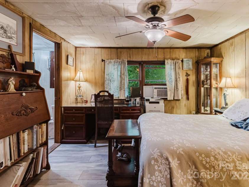 285 Silvermine Branch Road, Bryson City, NC 28713.  MLS# CAR4289392, YatesRealty ID 30394. Guest bedroom