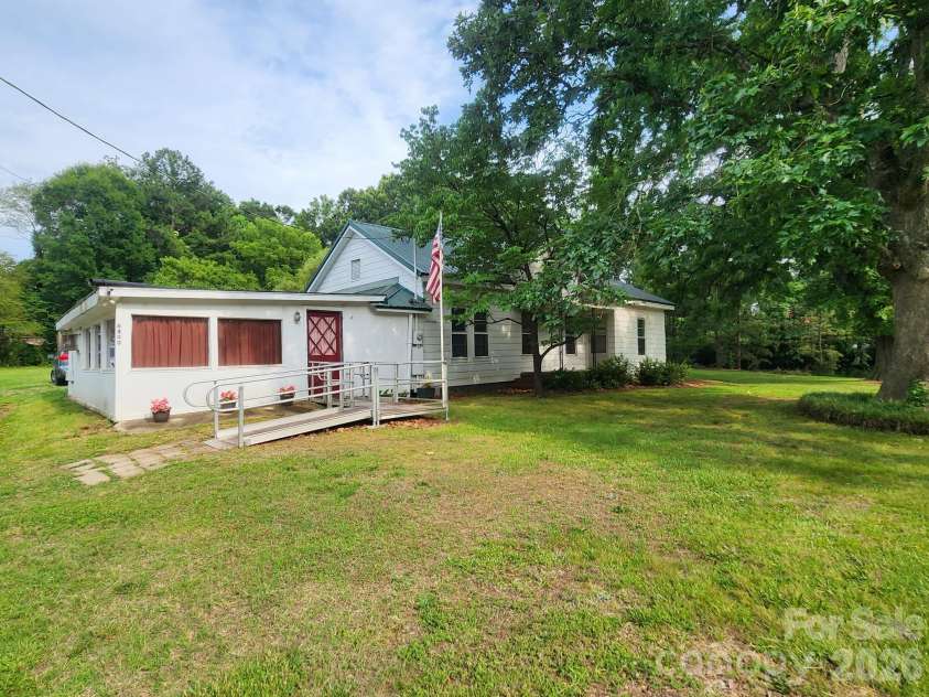 6400 Market Street, Charlotte, NC 28215.  MLS# CAR4391922, YatesRealty ID 30394. 