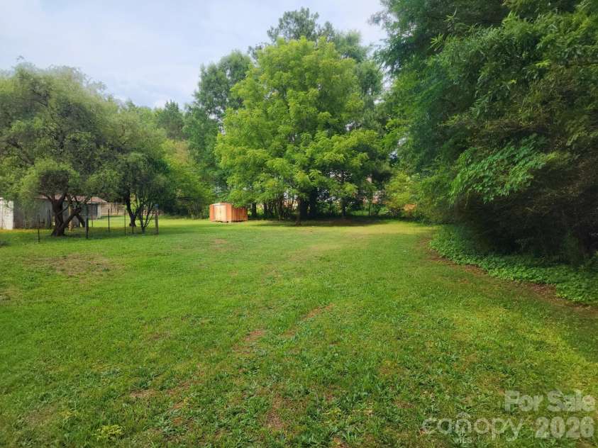6400 Market Street, Charlotte, NC 28215.  MLS# CAR4391922, YatesRealty ID 30394. 