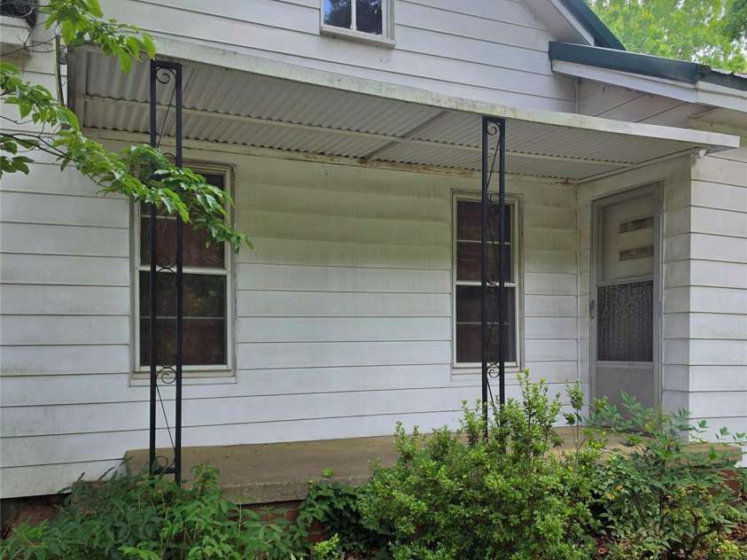 6400 Market Street, Charlotte, NC 28215.  MLS# CAR4391922, YatesRealty ID 30394. 