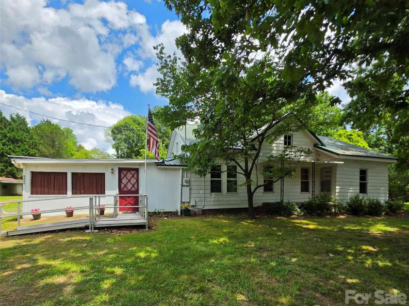 6400 Market Street, Charlotte, NC 28215.  MLS# CAR4391922, YatesRealty ID 30394. 
