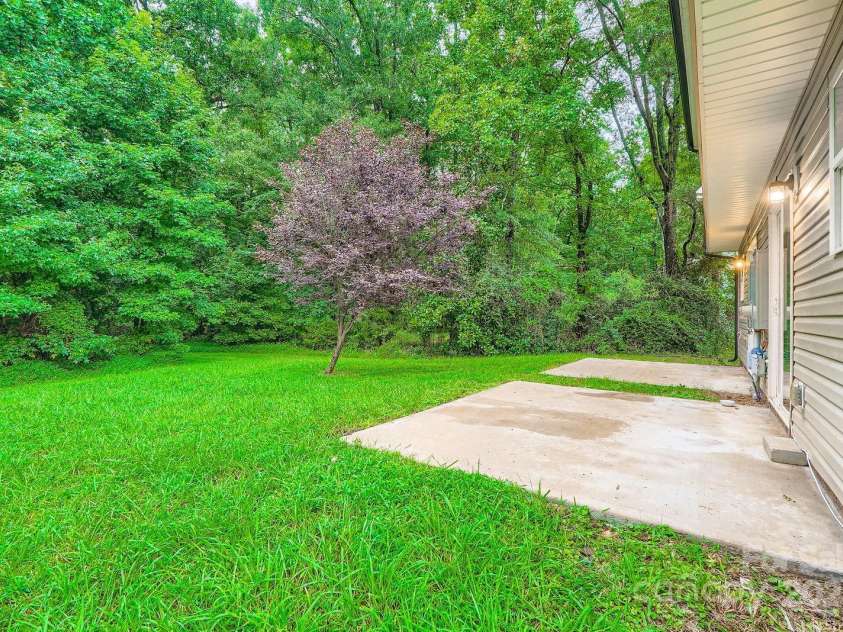 4400 Tantilla Circle, Charlotte, NC 28215.  MLS# CAR4286611, YatesRealty ID 30395. 