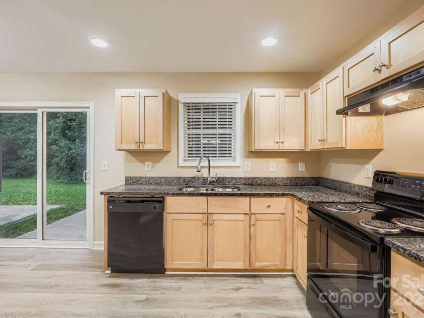 4400 Tantilla Circle, Charlotte, NC 28215.  MLS# CAR4286611, YatesRealty ID 30395. 