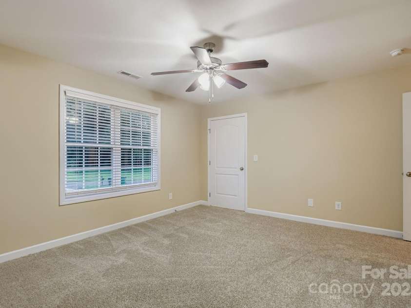 4400 Tantilla Circle, Charlotte, NC 28215.  MLS# CAR4286611, YatesRealty ID 30395. 