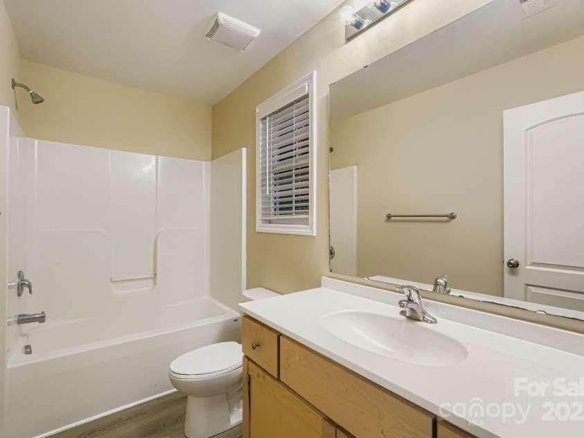 4400 Tantilla Circle, Charlotte, NC 28215.  MLS# CAR4286611, YatesRealty ID 30395. 