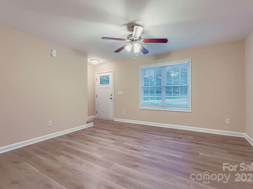 4400 Tantilla Circle, Charlotte, NC 28215.  MLS# CAR4286611, YatesRealty ID 30395. 