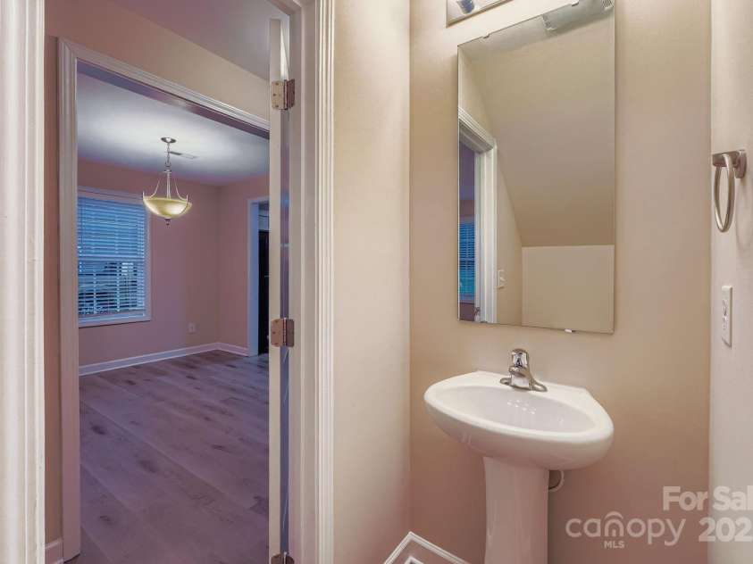 4400 Tantilla Circle, Charlotte, NC 28215.  MLS# CAR4286611, YatesRealty ID 30395. 