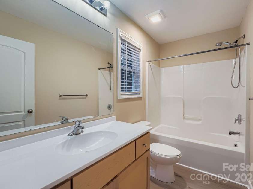 4400 Tantilla Circle, Charlotte, NC 28215.  MLS# CAR4286611, YatesRealty ID 30395. 