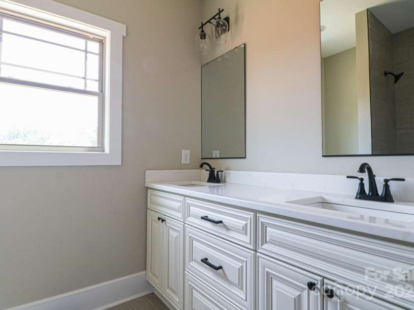 1070 Castle Mill Lane, Salisbury, NC 28145.  MLS# CAR4275471, YatesRealty ID 30396. Bathroom 2