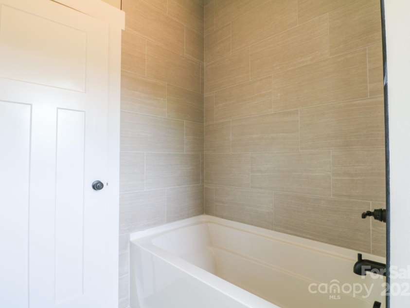 1070 Castle Mill Lane, Salisbury, NC 28145.  MLS# CAR4275471, YatesRealty ID 30396. Bathroom 2