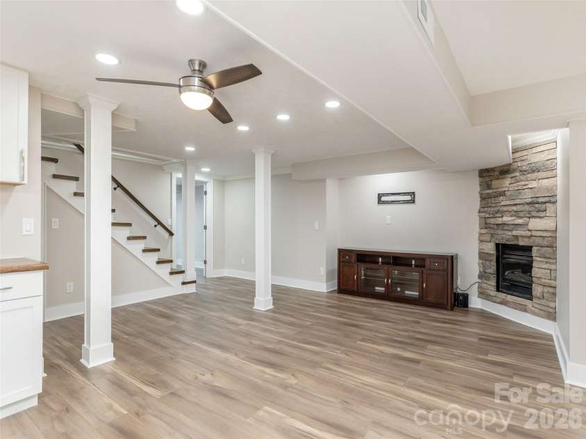 514 Whispering Hills Drive, Hendersonville, NC 28792.  MLS# CAR4330403, YatesRealty ID 30396. 