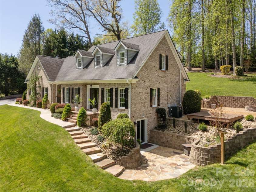 514 Whispering Hills Drive, Hendersonville, NC 28792.  MLS# CAR4330403, YatesRealty ID 30396. 