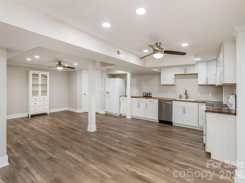 514 Whispering Hills Drive, Hendersonville, NC 28792.  MLS# CAR4330403, YatesRealty ID 30396. Kitchenlower level