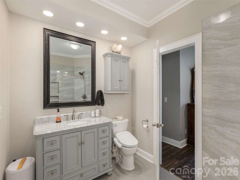 514 Whispering Hills Drive, Hendersonville, NC 28792.  MLS# CAR4330403, YatesRealty ID 30396. Primary ensuite