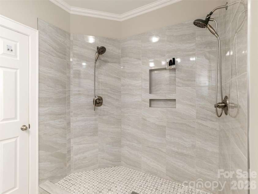 514 Whispering Hills Drive, Hendersonville, NC 28792.  MLS# CAR4330403, YatesRealty ID 30396. Primary ensuite