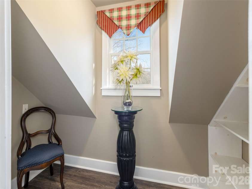 514 Whispering Hills Drive, Hendersonville, NC 28792.  MLS# CAR4330403, YatesRealty ID 30396. Reading nookupper level