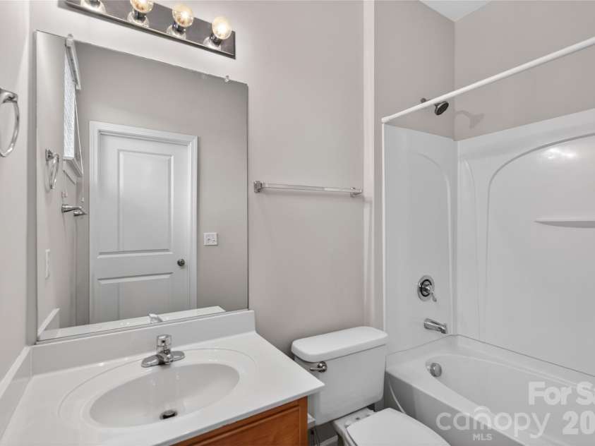1508 Walnut View Drive, Charlotte, NC 28208.  MLS# CAR4354574, YatesRealty ID 30397. 