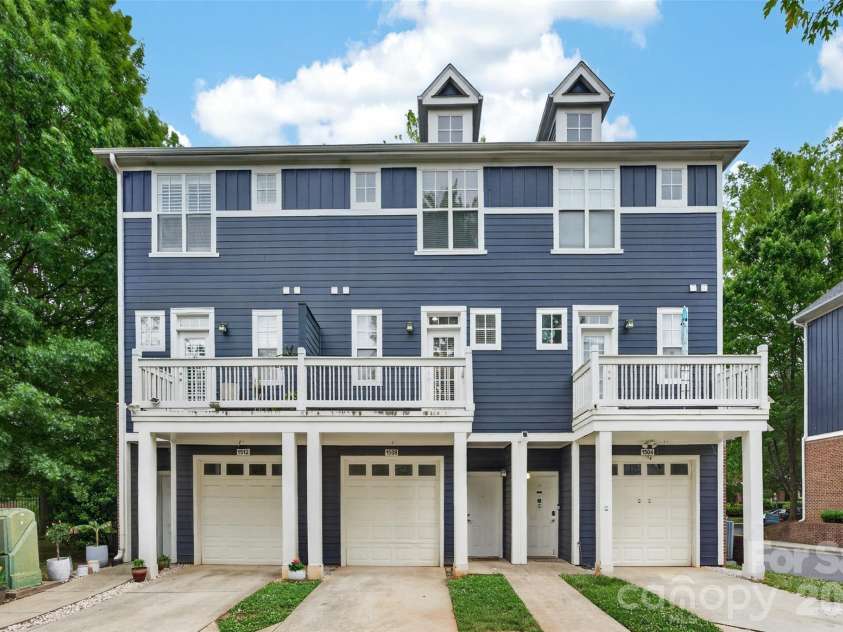 1508 Walnut View Drive, Charlotte, NC 28208.  MLS# CAR4354574, YatesRealty ID 30397. 