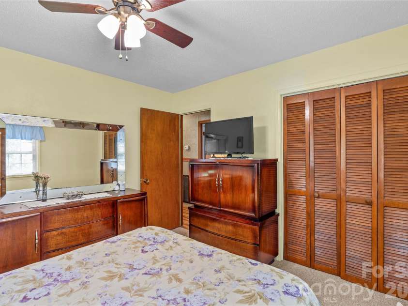132 Polly Drive, Statesville, NC 28625.  MLS# CAR4387210, YatesRealty ID 30398. 